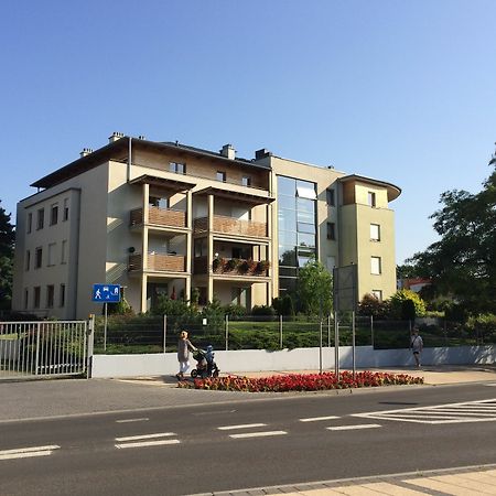 Apartament Pod Sosnami Устка Екстер'єр фото