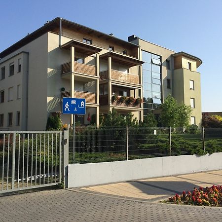 Apartament Pod Sosnami Устка Екстер'єр фото